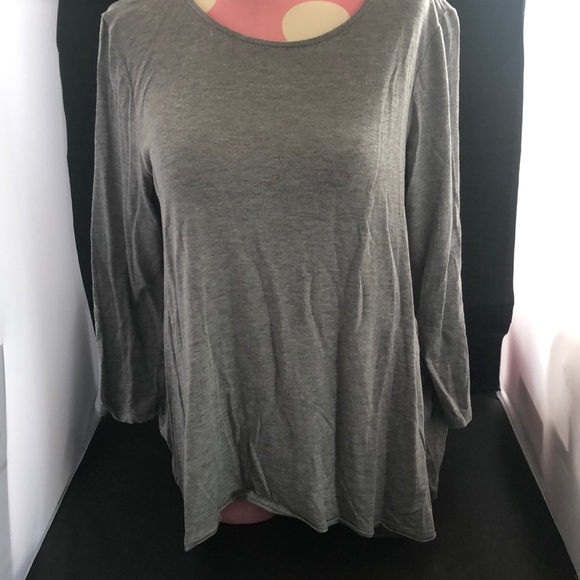 Alice and Olivia 3/4 length sleeves. High low shirt - Picture 1 of 6